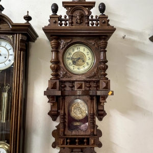 Thu mua đồng hồ cổ treo tường: Những dòng đồng hồ đang được săn lùng nhiều