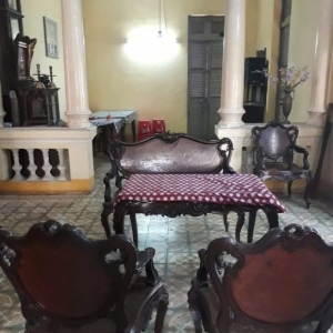 Thu Mua Bàn Ghế Gỗ Cũ Tại Gò Vấp: Dịch Vụ Tận Nhà, Giá Cao, Uy Tín