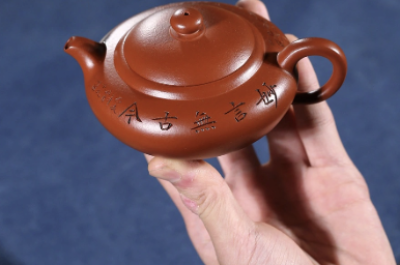 Những yếu tố khiến giá bộ ấm trà tử sa cổ chênh lệch từ vài triệu đến hàng chục triệu đồng