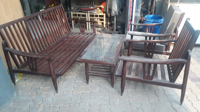 thu-mua-ban-ghe-go-xua-3