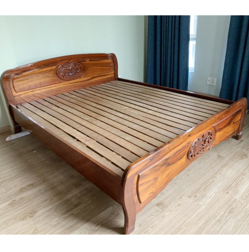 Giường làm từ gỗ Trắc và gỗ Cẩm Lai