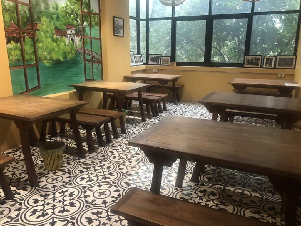 thanh-ly-do-go-cu-nha-hang